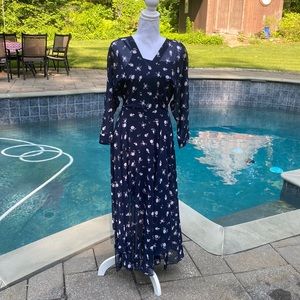 CAby flowing floral dress size 6. Only worn one time.